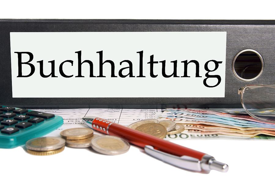 Buchhaltung_Ordner_shutterstock_127017380_PhotographyByMK
